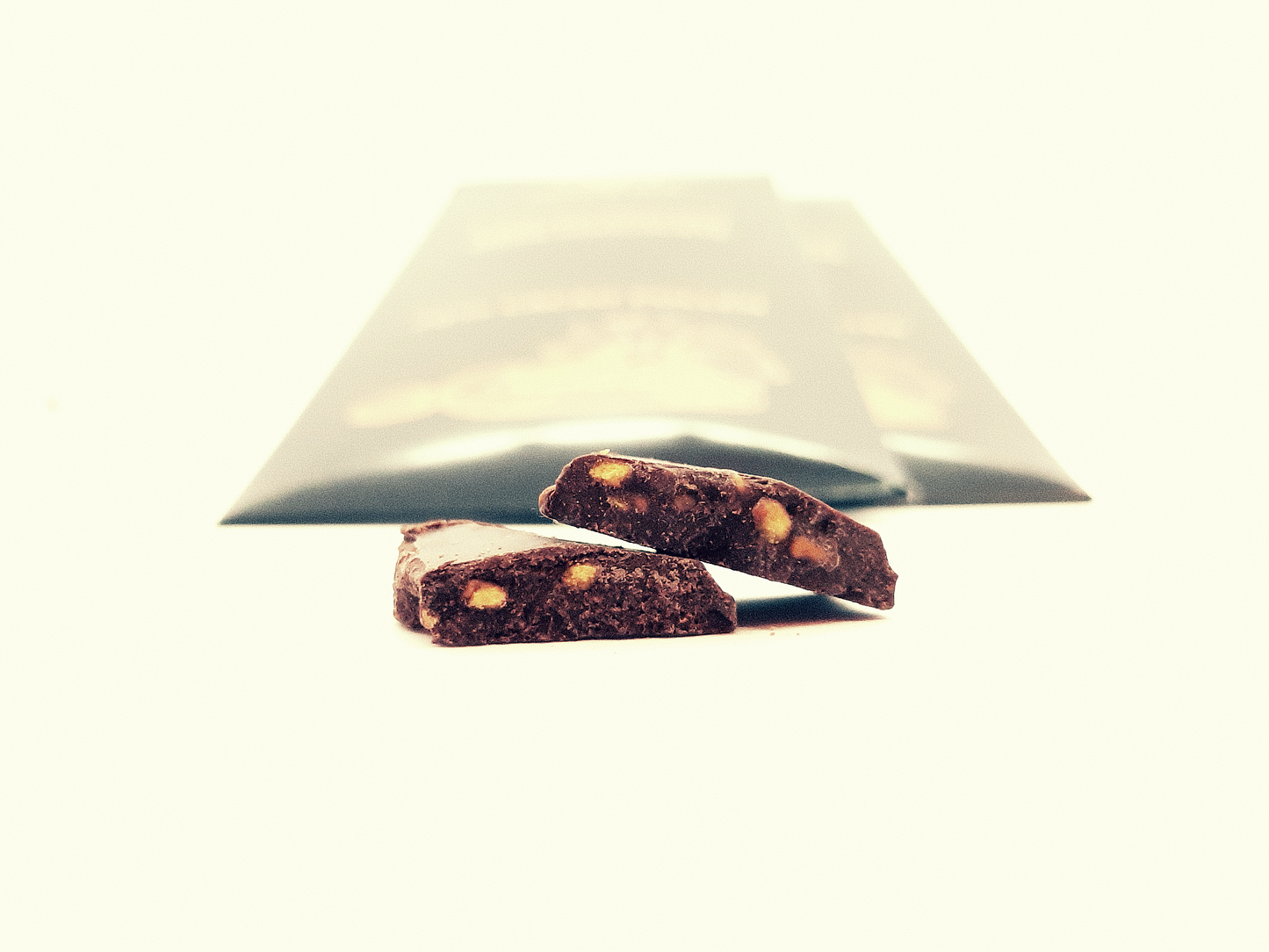 Dark chocolate with pollen